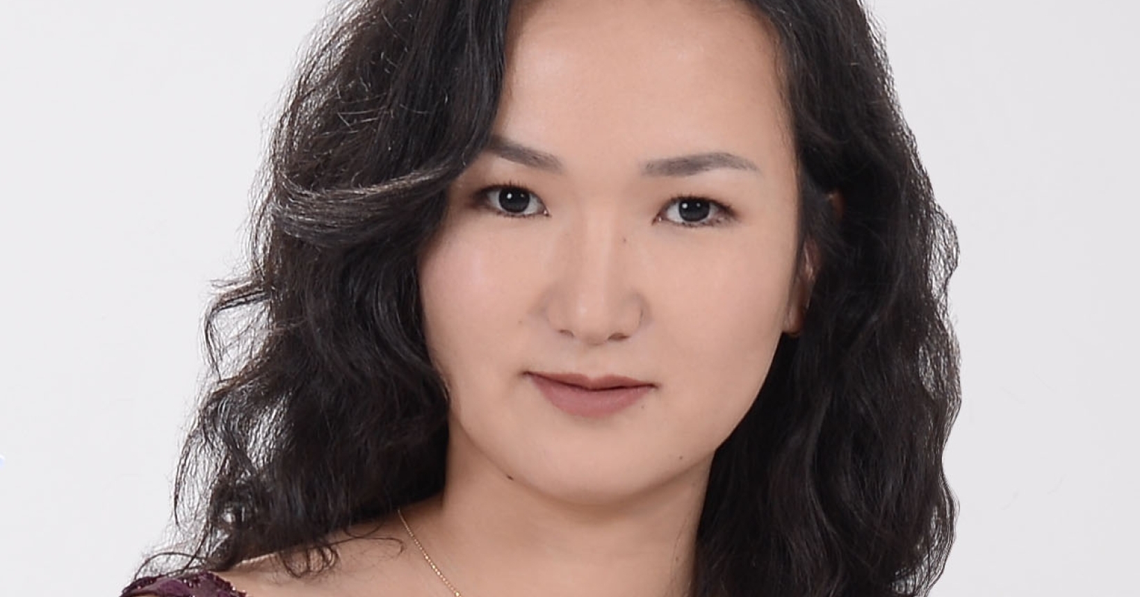 Nuden guitsetgeh zahiral Otgon-Oyun.jpg